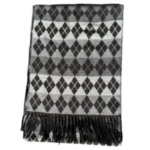 NEW Roundtree & Yorke Black and Gray Knit Argyle Scarf with Fringe Winter Scarf